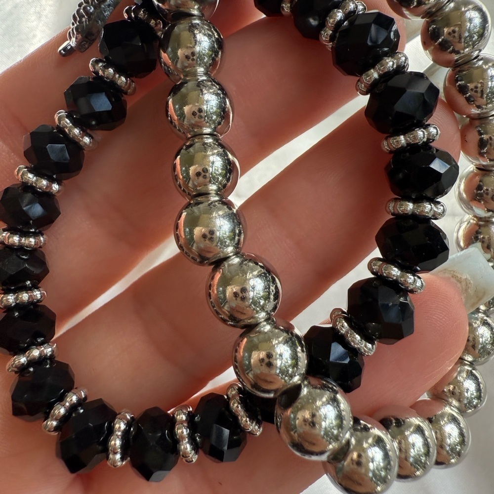 Halloween gothic party adjustable Black Beaded Spider Bracelet - Picture 6 of 9
